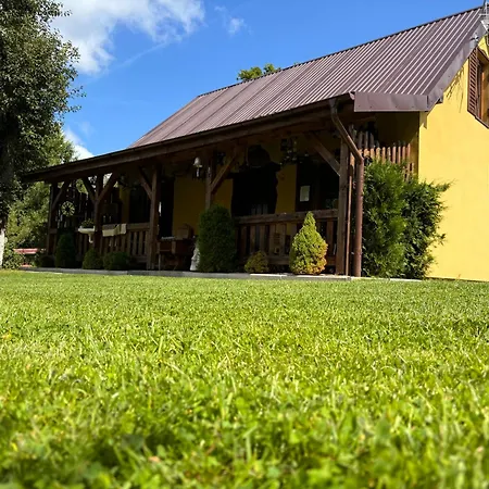 Domki Bialogarda Casa de Férias *